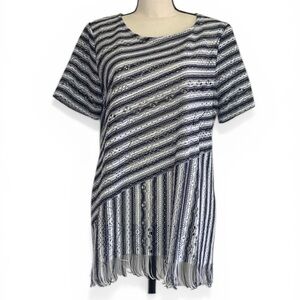 Stylish Chico’s Easywear blouse in navy and white 🤍💙